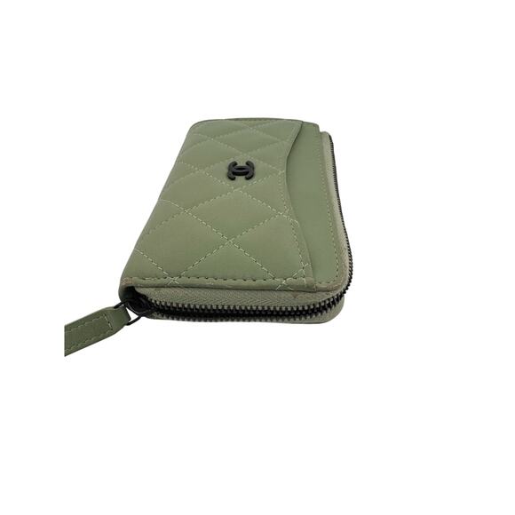 Chanel Quilted Lambskin Zip Coin Purse in Sage Green with Black CC Logo - Picture 4 of 6